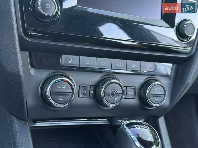 Белый Шкода Октавия, объемом двигателя 1.6 л и пробегом 220 тыс. км за 10200 $, фото 35 на Automoto.ua