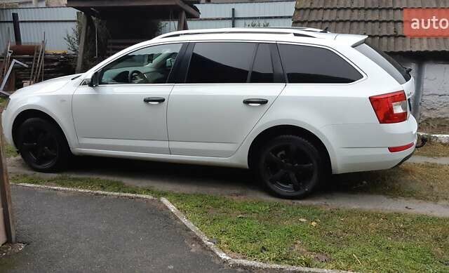 Белый Шкода Октавия, объемом двигателя 1.6 л и пробегом 318 тыс. км за 9200 $, фото 3 на Automoto.ua