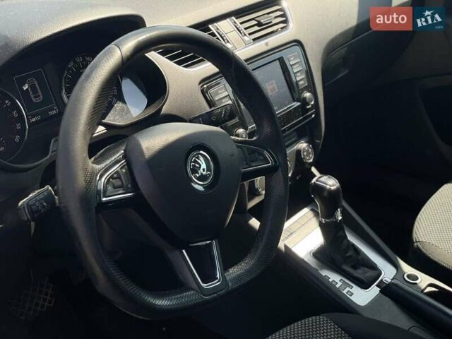 Білий Шкода Октавія, об'ємом двигуна 1.6 л та пробігом 248 тис. км за 10800 $, фото 15 на Automoto.ua