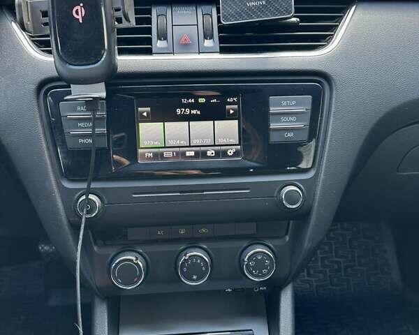 Белый Шкода Октавия, объемом двигателя 1.6 л и пробегом 299 тыс. км за 9000 $, фото 1 на Automoto.ua