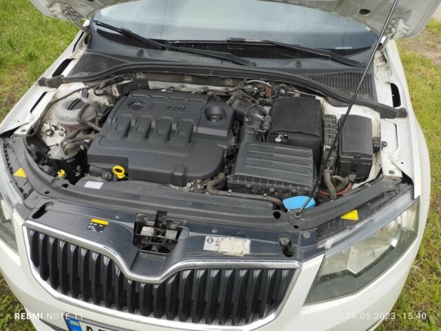 Білий Шкода Октавія, об'ємом двигуна 2 л та пробігом 350 тис. км за 13500 $, фото 4 на Automoto.ua