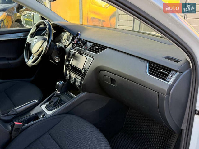 Білий Шкода Октавія, об'ємом двигуна 2 л та пробігом 234 тис. км за 14999 $, фото 41 на Automoto.ua