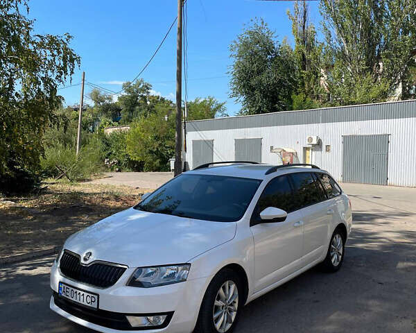Белый Шкода Октавия, объемом двигателя 1.6 л и пробегом 154 тыс. км за 12400 $, фото 1 на Automoto.ua