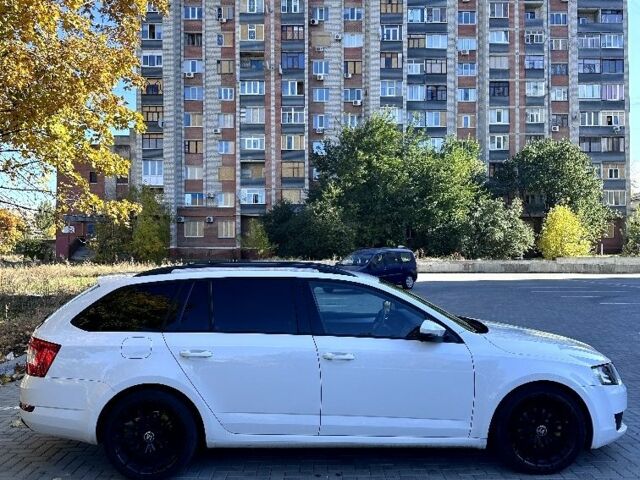 Білий Шкода Октавія, об'ємом двигуна 1.6 л та пробігом 189 тис. км за 10400 $, фото 4 на Automoto.ua