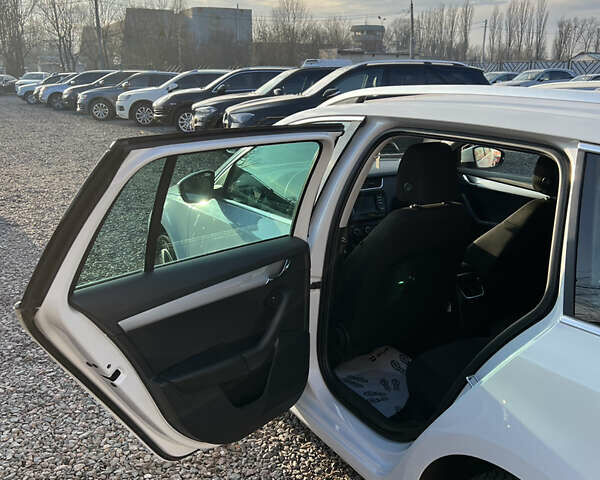 Белый Шкода Октавия, объемом двигателя 1.6 л и пробегом 307 тыс. км за 9900 $, фото 15 на Automoto.ua