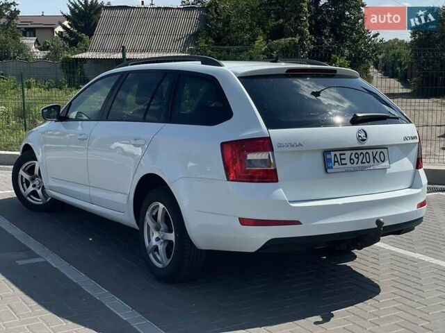 Білий Шкода Октавія, об'ємом двигуна 1.6 л та пробігом 248 тис. км за 10800 $, фото 5 на Automoto.ua