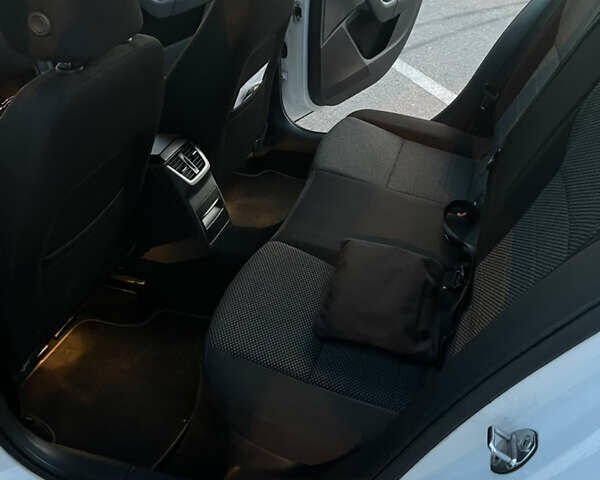 Белый Шкода Октавия, объемом двигателя 1.6 л и пробегом 243 тыс. км за 11000 $, фото 17 на Automoto.ua