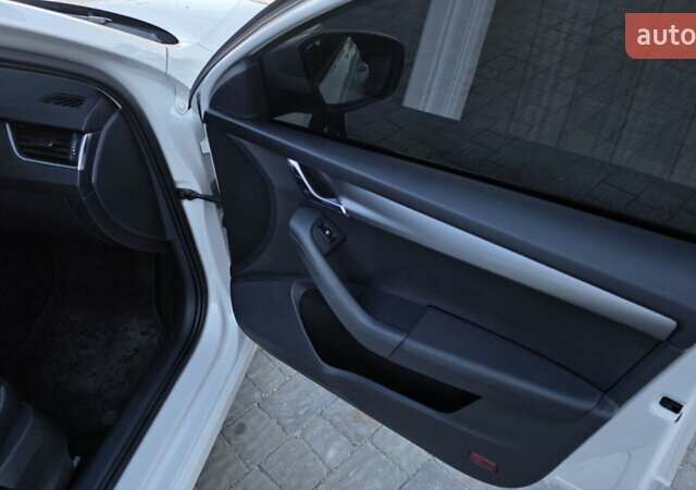 Білий Шкода Октавія, об'ємом двигуна 2 л та пробігом 230 тис. км за 12300 $, фото 21 на Automoto.ua