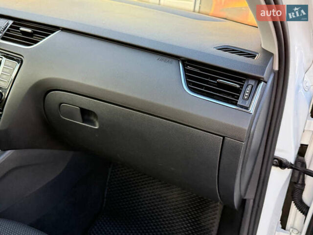 Білий Шкода Октавія, об'ємом двигуна 2 л та пробігом 234 тис. км за 14999 $, фото 40 на Automoto.ua