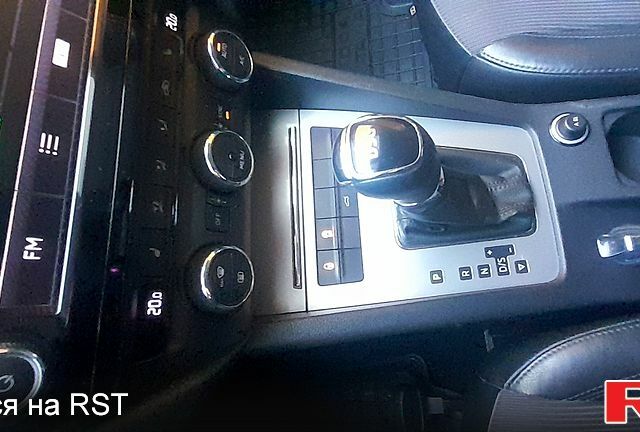 Білий Шкода Октавія, об'ємом двигуна 2 л та пробігом 264 тис. км за 13300 $, фото 11 на Automoto.ua