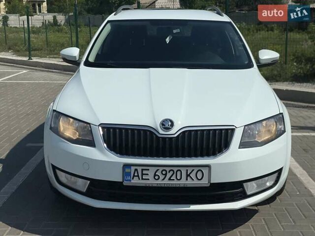 Білий Шкода Октавія, об'ємом двигуна 1.6 л та пробігом 248 тис. км за 10800 $, фото 1 на Automoto.ua