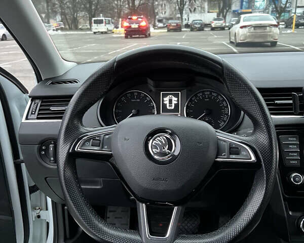 Белый Шкода Октавия, объемом двигателя 1.6 л и пробегом 279 тыс. км за 11000 $, фото 22 на Automoto.ua