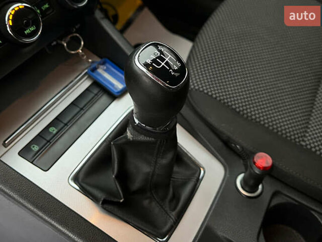 Белый Шкода Октавия, объемом двигателя 1.6 л и пробегом 260 тыс. км за 10999 $, фото 13 на Automoto.ua