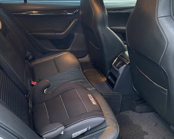 Белый Шкода Октавия, объемом двигателя 1.97 л и пробегом 300 тыс. км за 13200 $, фото 6 на Automoto.ua