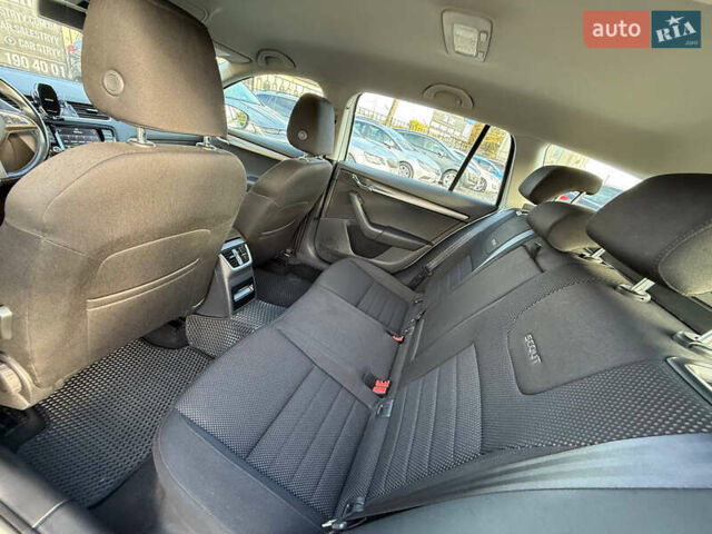 Білий Шкода Октавія, об'ємом двигуна 2 л та пробігом 234 тис. км за 14999 $, фото 53 на Automoto.ua