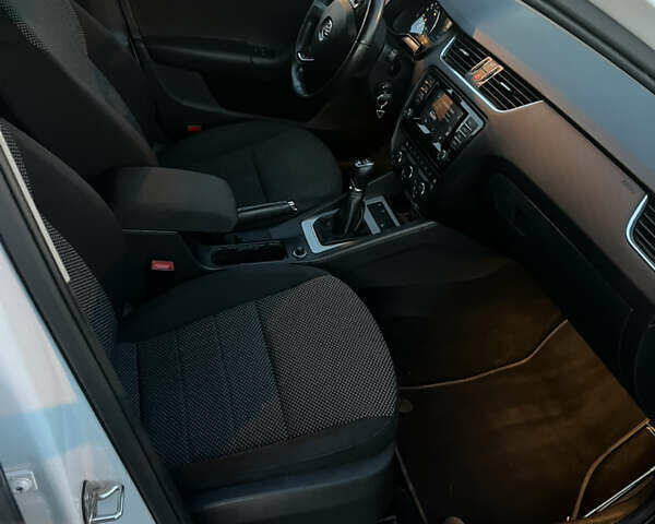 Белый Шкода Октавия, объемом двигателя 1.6 л и пробегом 243 тыс. км за 11000 $, фото 12 на Automoto.ua