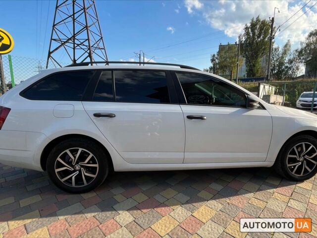 Білий Шкода Октавія, об'ємом двигуна 1.6 л та пробігом 286 тис. км за 11000 $, фото 6 на Automoto.ua