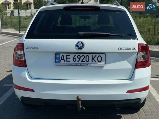 Білий Шкода Октавія, об'ємом двигуна 1.6 л та пробігом 248 тис. км за 10800 $, фото 4 на Automoto.ua