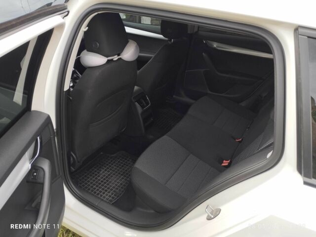 Білий Шкода Октавія, об'ємом двигуна 2 л та пробігом 350 тис. км за 13500 $, фото 6 на Automoto.ua