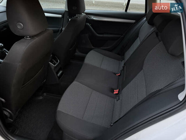 Белый Шкода Октавия, объемом двигателя 1.6 л и пробегом 283 тыс. км за 9800 $, фото 23 на Automoto.ua