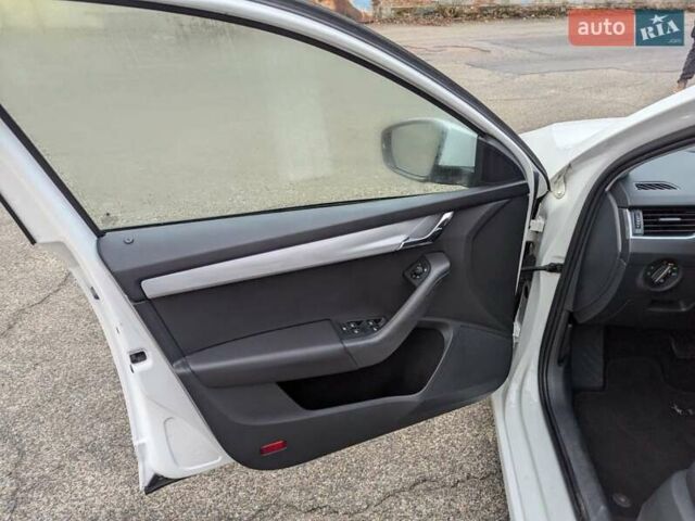 Белый Шкода Октавия, объемом двигателя 1.4 л и пробегом 206 тыс. км за 12100 $, фото 14 на Automoto.ua