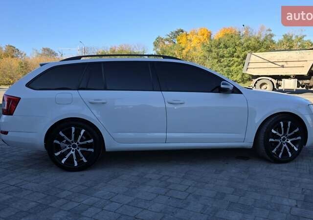 Білий Шкода Октавія, об'ємом двигуна 2 л та пробігом 230 тис. км за 12300 $, фото 1 на Automoto.ua