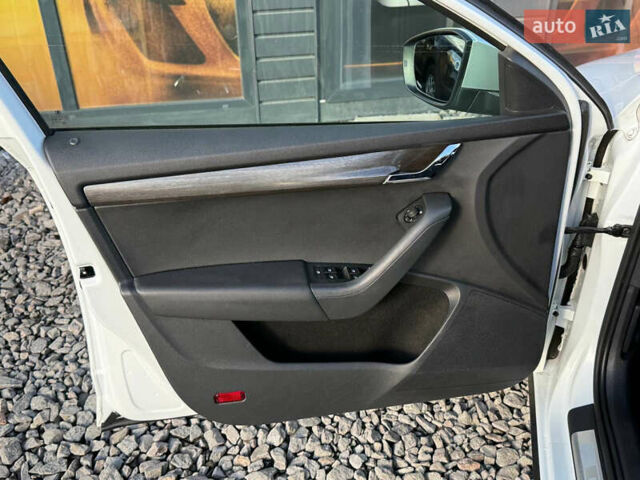 Білий Шкода Октавія, об'ємом двигуна 2 л та пробігом 234 тис. км за 14999 $, фото 56 на Automoto.ua