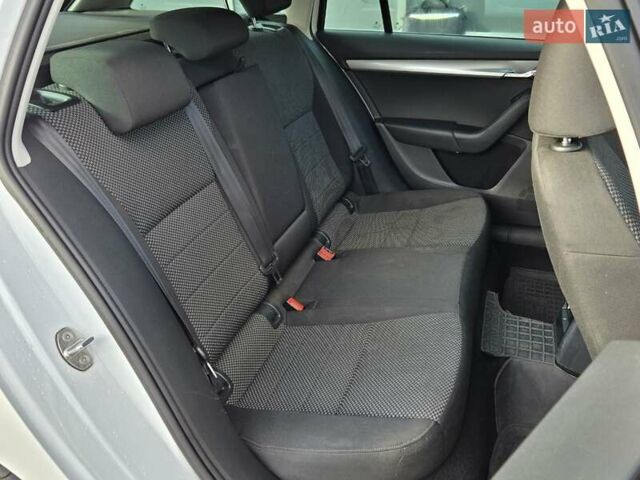 Белый Шкода Октавия, объемом двигателя 1.6 л и пробегом 305 тыс. км за 9200 $, фото 14 на Automoto.ua