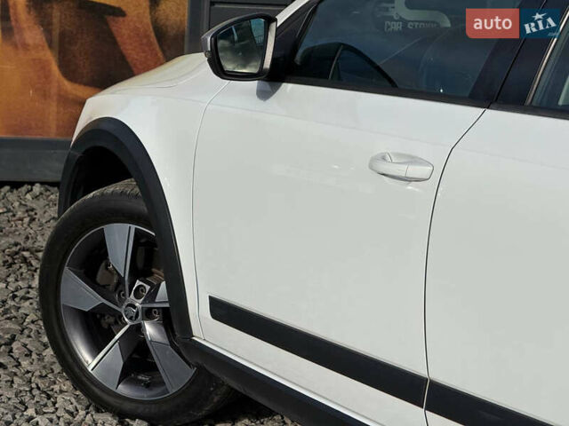 Білий Шкода Октавія, об'ємом двигуна 2 л та пробігом 234 тис. км за 14999 $, фото 25 на Automoto.ua