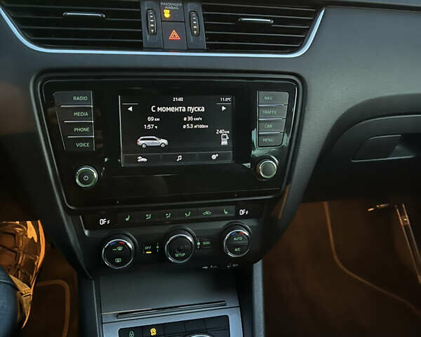 Белый Шкода Октавия, объемом двигателя 1.6 л и пробегом 243 тыс. км за 11000 $, фото 21 на Automoto.ua