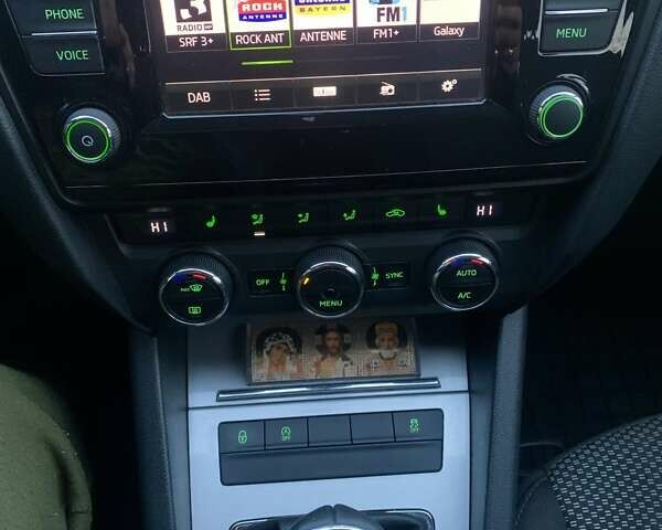 Белый Шкода Октавия, объемом двигателя 2 л и пробегом 189 тыс. км за 12750 $, фото 1 на Automoto.ua