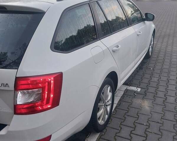 Белый Шкода Октавия, объемом двигателя 1.6 л и пробегом 303 тыс. км за 11400 $, фото 4 на Automoto.ua