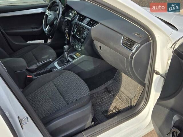 Белый Шкода Октавия, объемом двигателя 1.6 л и пробегом 305 тыс. км за 9200 $, фото 9 на Automoto.ua