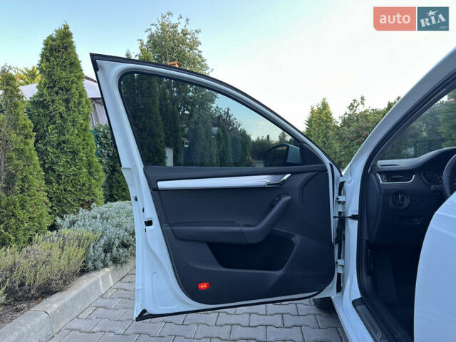 Белый Шкода Октавия, объемом двигателя 1.6 л и пробегом 220 тыс. км за 10200 $, фото 28 на Automoto.ua