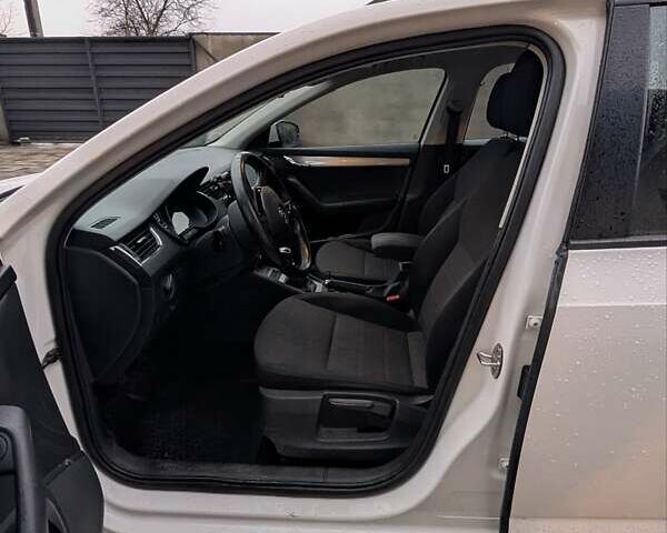 Белый Шкода Октавия, объемом двигателя 1.6 л и пробегом 299 тыс. км за 9000 $, фото 21 на Automoto.ua