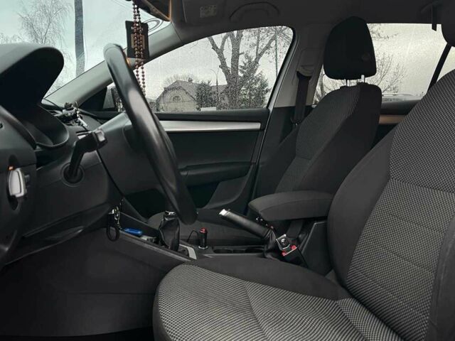 Белый Шкода Октавия, объемом двигателя 1.6 л и пробегом 260 тыс. км за 10999 $, фото 8 на Automoto.ua