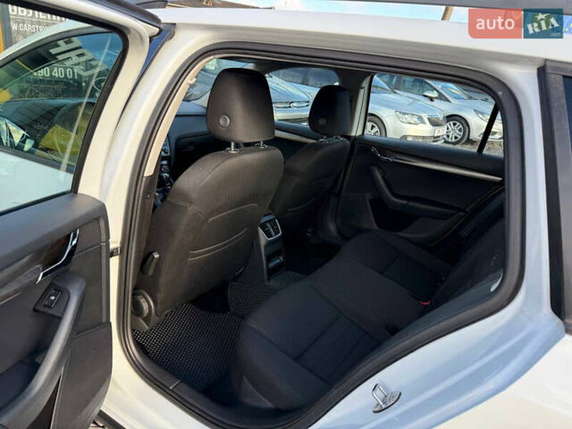 Білий Шкода Октавія, об'ємом двигуна 2 л та пробігом 234 тис. км за 14999 $, фото 55 на Automoto.ua