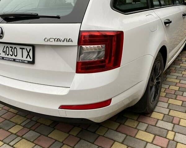 Шкода Октавия 2015 в Днепре (Днепропетровске) на Automoto.ua Белый Шкода Октавия, объемом двигателя 1.4 л и пробегом 202 тыс. км за 10500 $, фото 3 на Automoto.ua