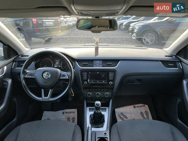 Белый Шкода Октавия, объемом двигателя 1.6 л и пробегом 307 тыс. км за 9900 $, фото 12 на Automoto.ua