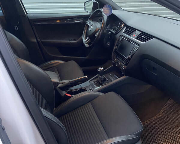 Белый Шкода Октавия, объемом двигателя 1.97 л и пробегом 300 тыс. км за 13200 $, фото 7 на Automoto.ua