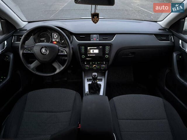 Белый Шкода Октавия, объемом двигателя 1.6 л и пробегом 283 тыс. км за 9800 $, фото 17 на Automoto.ua