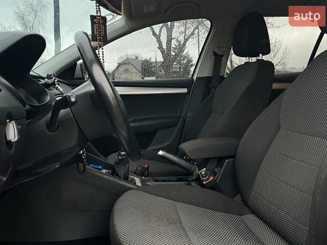 Белый Шкода Октавия, объемом двигателя 1.6 л и пробегом 260 тыс. км за 10999 $, фото 8 на Automoto.ua