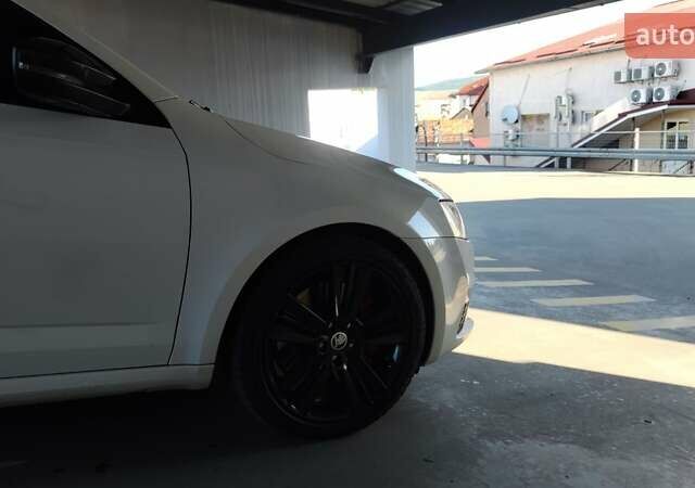 Белый Шкода Октавия, объемом двигателя 2 л и пробегом 307 тыс. км за 13500 $, фото 3 на Automoto.ua