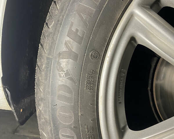 Білий Шкода Октавія, об'ємом двигуна 1.97 л та пробігом 333 тис. км за 11700 $, фото 13 на Automoto.ua