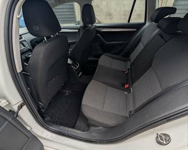 Белый Шкода Октавия, объемом двигателя 1.6 л и пробегом 299 тыс. км за 9000 $, фото 15 на Automoto.ua