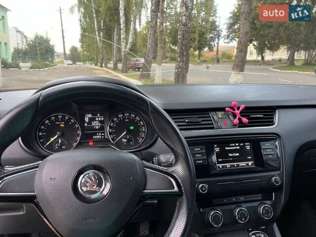 Білий Шкода Октавія, об'ємом двигуна 1.6 л та пробігом 245 тис. км за 9900 $, фото 1 на Automoto.ua