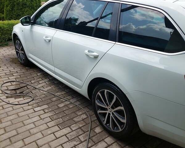 Белый Шкода Октавия, объемом двигателя 1.97 л и пробегом 250 тыс. км за 15200 $, фото 1 на Automoto.ua