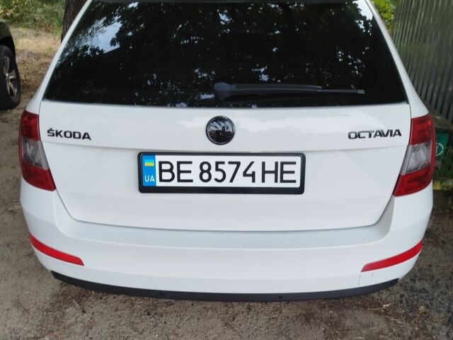 Белый Шкода Октавия, объемом двигателя 1.6 л и пробегом 182 тыс. км за 11000 $, фото 1 на Automoto.ua