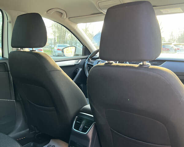 Белый Шкода Октавия, объемом двигателя 1.6 л и пробегом 307 тыс. км за 9900 $, фото 18 на Automoto.ua