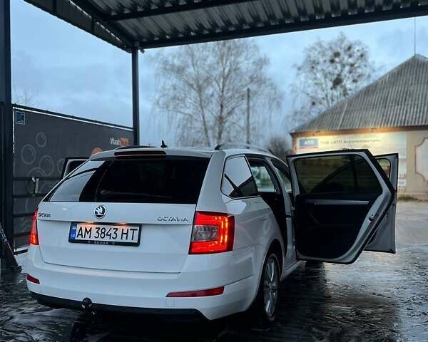 Белый Шкода Октавия, объемом двигателя 1.6 л и пробегом 179 тыс. км за 11200 $, фото 8 на Automoto.ua